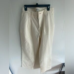 Abercrombie Curve Love The 90’s Relaxed Jean High Rise - White